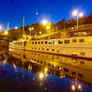 3* Ботель Florentina Boat