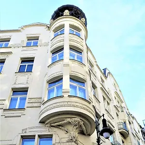 Old Town Square Superior - Valentin Prague